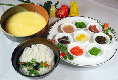 云南是中国西南部的一个省份，拥有丰富的烹饪地方风味。云南菜以其独特的口味和独特的烹饪方式而闻名于世。