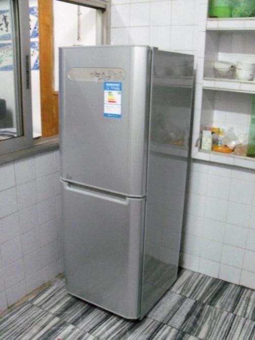 冰箱除臭剂怎么清理，冰箱除臭剂的清理及维护